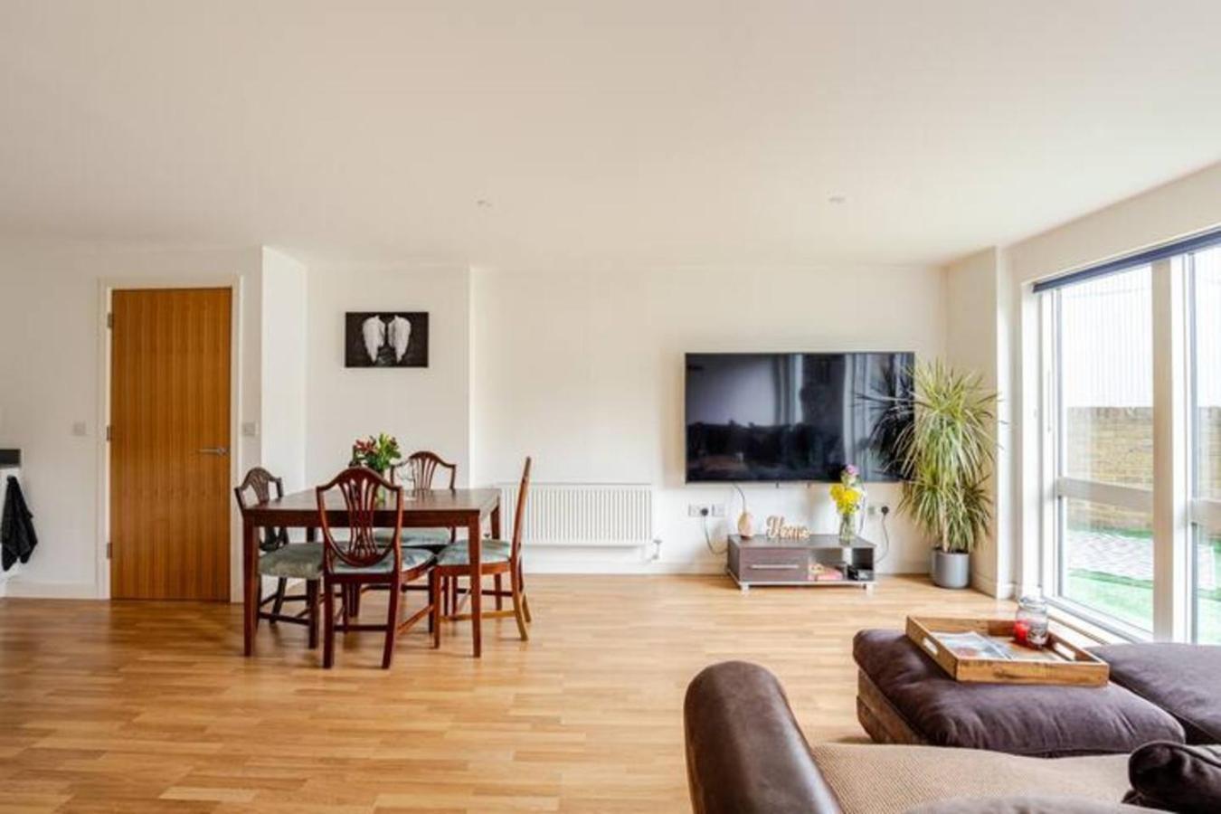 The Nest Of Forest Hill * Londra